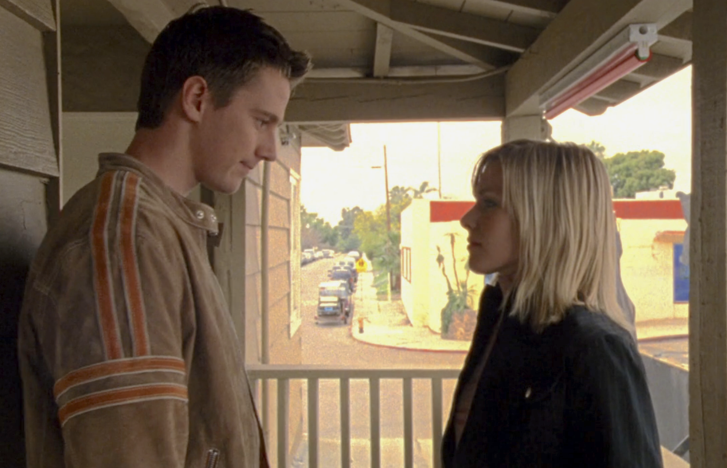 Screenshot from S1E18 of Veronica Mars. Logan and Veronica are facing each other standing on a hotel balcony.